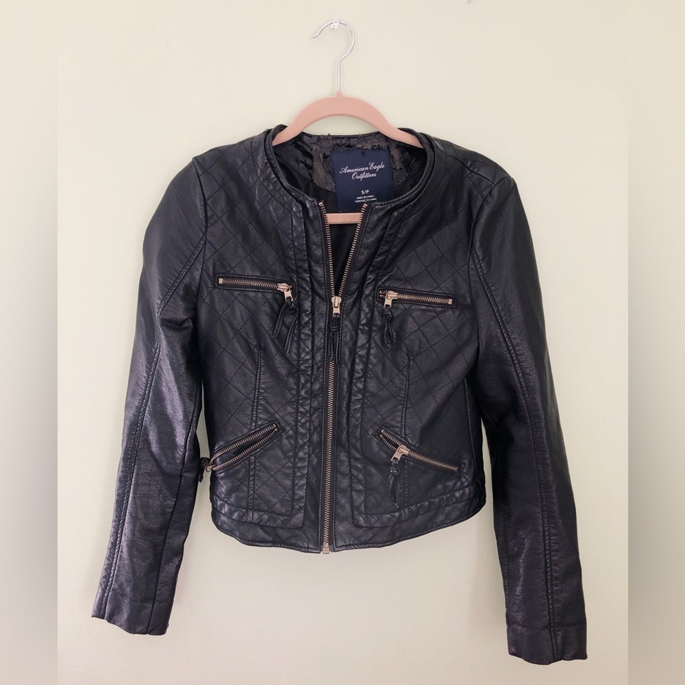 Black AMERICAN EAGLE leather jacket REAL leather :) size small, Perfect for fall
